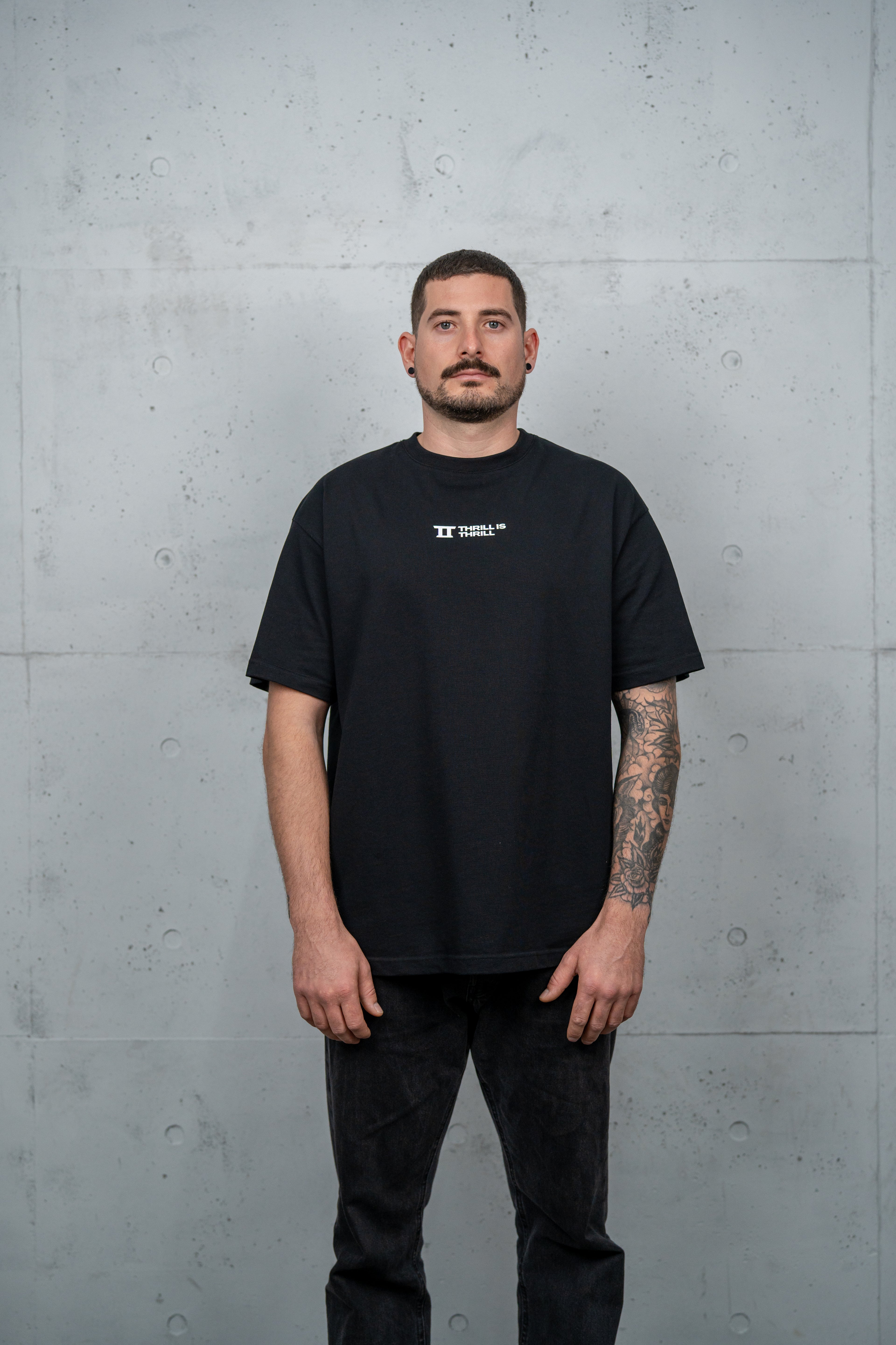 SIGNATURE TEE BLACK